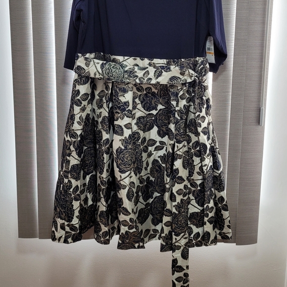 Jessica Howard  Dress w/pockets - Picture 4 of 8